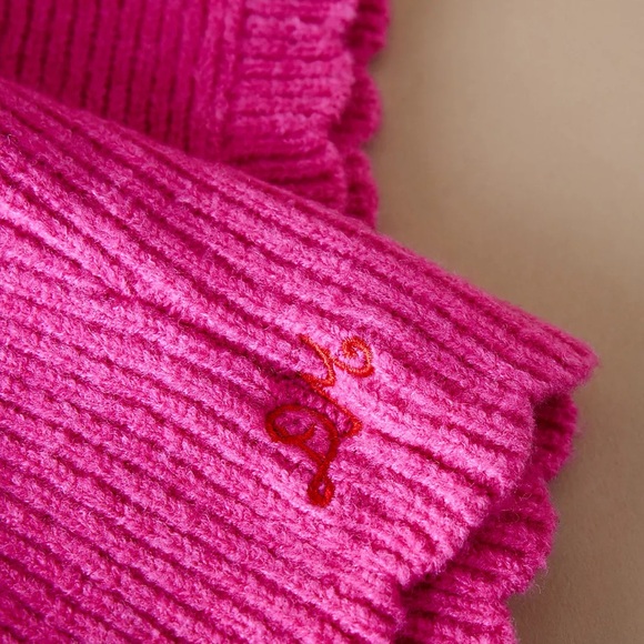 Damson Madder scalloped edge hood - Picture 4 of 8